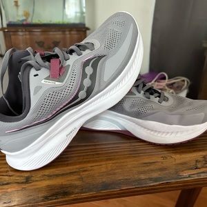 Saucony Women’s Guide 15. Size 9 wide